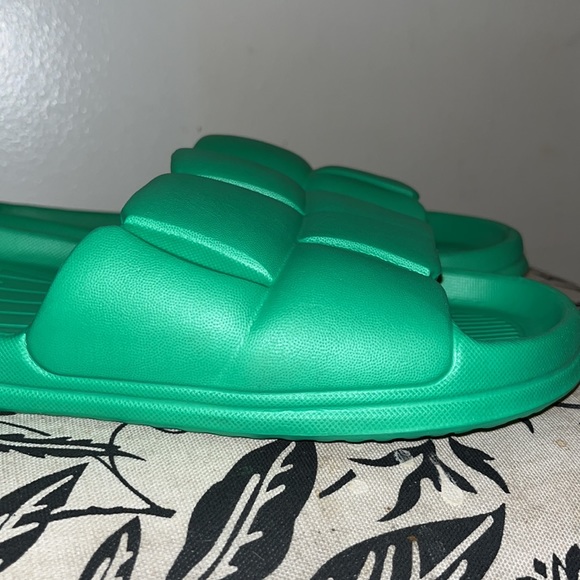 EVA Foam Slide Lite Brick Pattern Lucky Green New - Picture 3 of 14